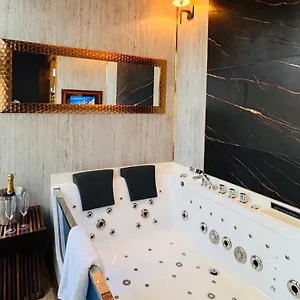 https://mala-anglia-deluxe-rooms-spa.gdanskhotel.org