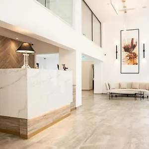 Roseum Boutique מלון לרנקה